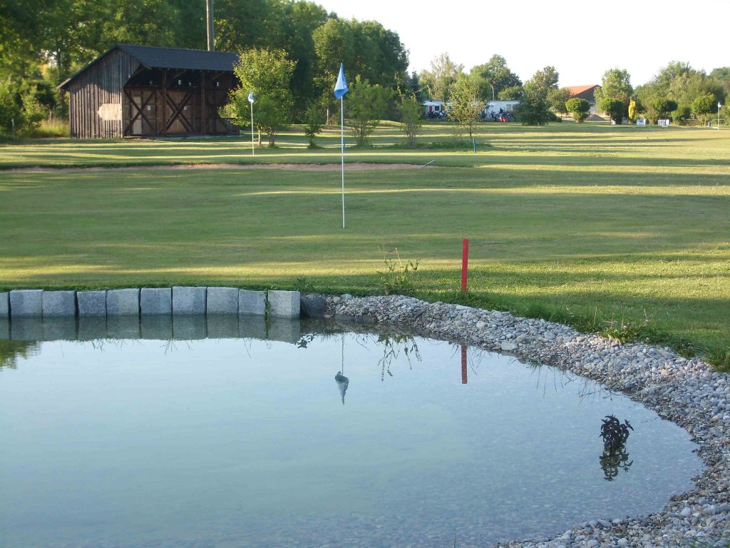 Der Golfplatz ist auch für Anfänger und Mitglieder ohne Platzreife zu spielen, sofern die grundlegenden Regeln des Golfspiels und die Platzordnung beachtet werden. 