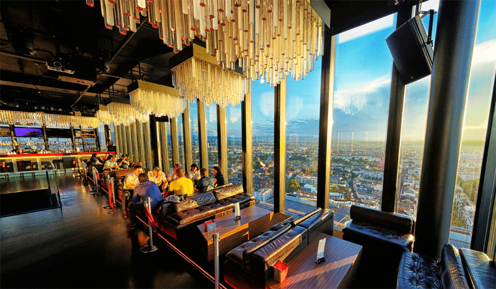 Eine der schönsten Skybars in der Schweiz: Die Bar Rouge in Basel