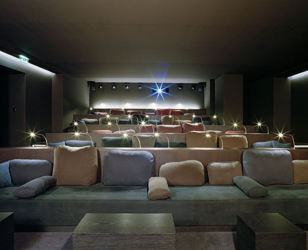 Die Cinema Lounge im Bayerischen Hof - gestaltet von Axel Vervoordt  Foto: Bayerischer Hof